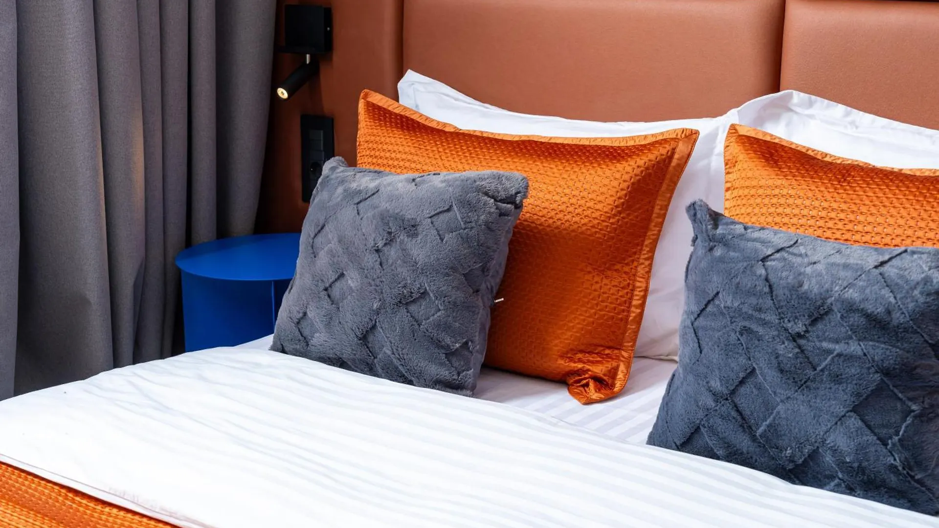 Daire Retro La Studio - Aviatiei Park - Parking - Netflix - Private Garden Bükreş