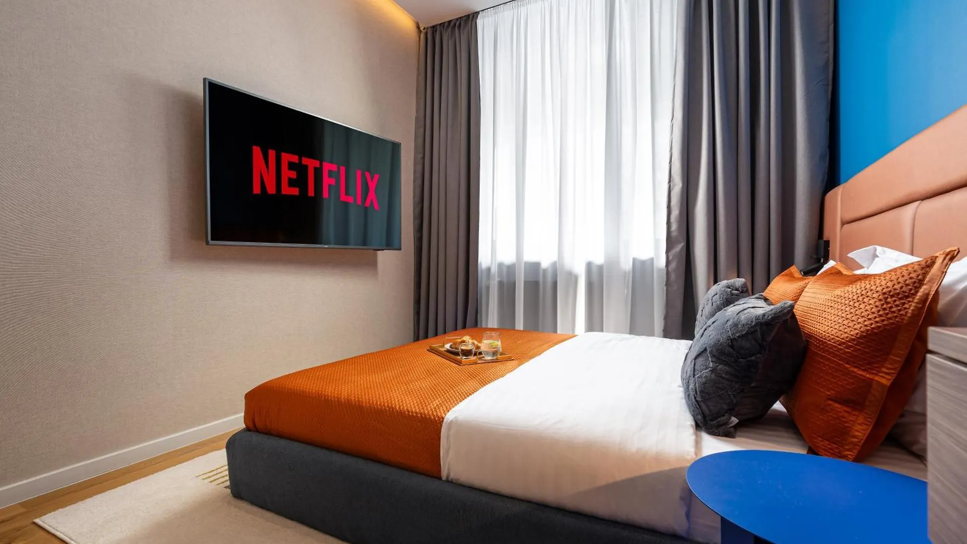 Retro La Studio - Aviatiei Park - Parking - Netflix - Private Garden Bükreş 0*,  Romanya